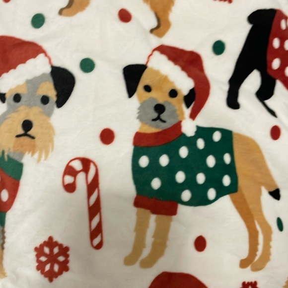 •NWT• WINTERGREEN // Dog-Themed holiday pattern sherpa blanket/throw // fleece - Picture 6 of 10